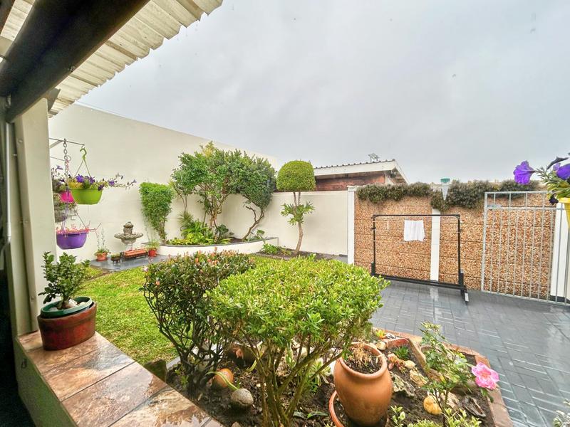 4 Bedroom Property for Sale in Stilbaai Wes Western Cape